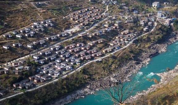 太险了!怒江的村庄,挂在高黎贡山和碧罗雪山上,薄得就像纸片片5