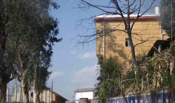 太险了!怒江的村庄,挂在高黎贡山和碧罗雪山上,薄得就像纸片片8