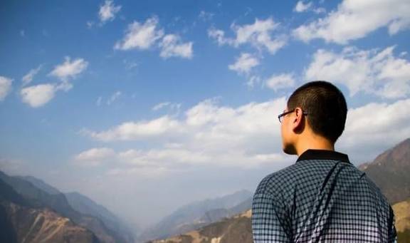 太险了!怒江的村庄,挂在高黎贡山和碧罗雪山上,薄得就像纸片片10