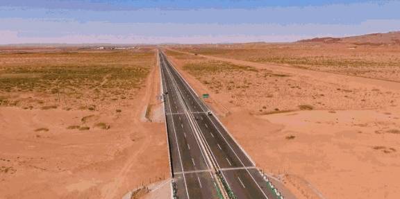 超“66号公路”的京新高速,途经10种风光,遇见9种色彩,心动没1