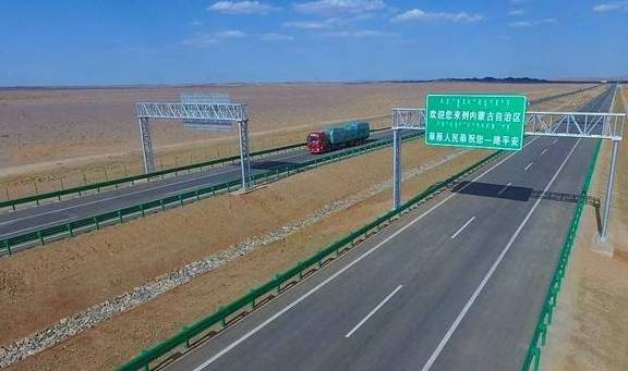 超“66号公路”的京新高速,途经10种风光,遇见9种色彩,心动没4