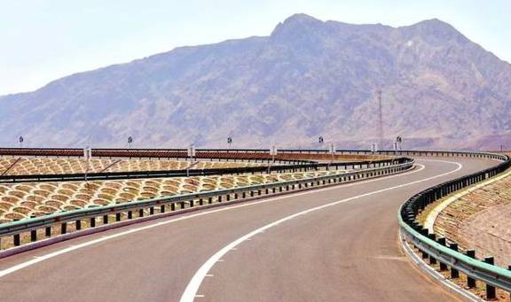 超“66号公路”的京新高速,途经10种风光,遇见9种色彩,心动没7