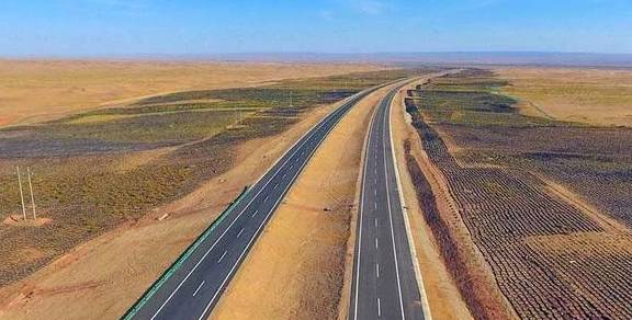 超“66号公路”的京新高速,途经10种风光,遇见9种色彩,心动没8