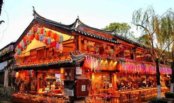 “艳遇之都”丽江古城:一个灯红酒绿的夜晚,我艳遇了它1