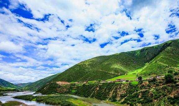 中国机场中跑道最长的一座,海拔超高只通航6城,每年营收10亿1