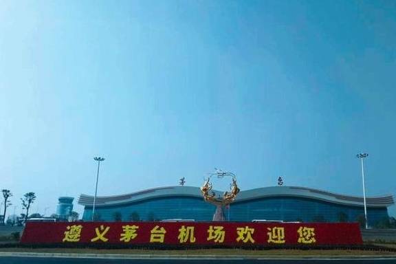 中国机场中跑道最长的一座,海拔超高只通航6城,每年营收10亿2