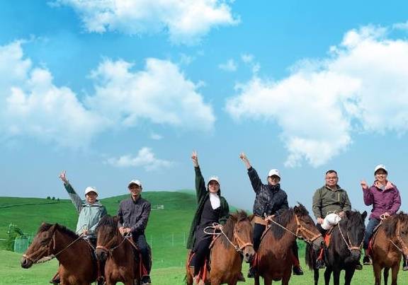 让我们红尘作伴活得潇潇洒洒，策马奔腾仰天湖大草原共享人世繁华5
