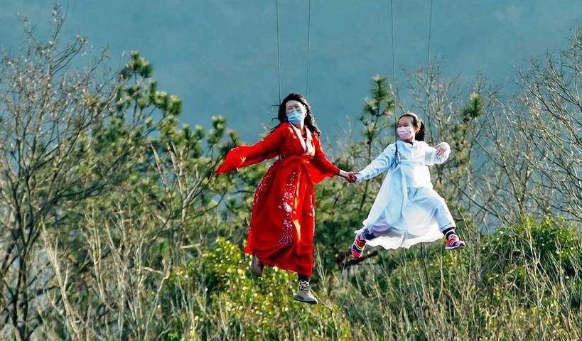 黄陂新趣：“神雕侠侣”在空中遨游 “小神女”比“大仙”更潇洒2