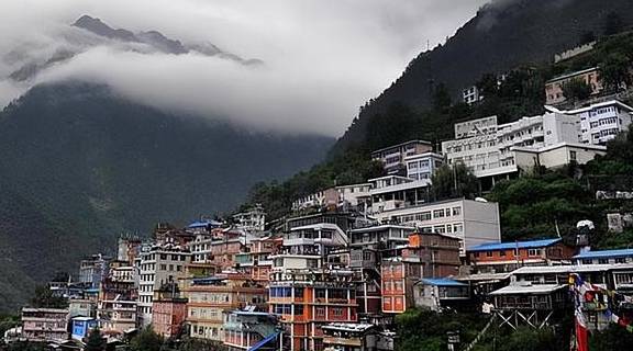 中尼边境的世外桃源:位于绝美的雪山下,毫无污染极其纯净2