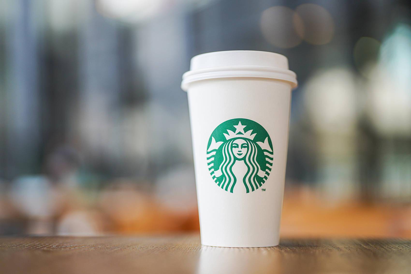 千亿咖啡巨头星巴克再引争议，被指教育客户不妄加评判别人1