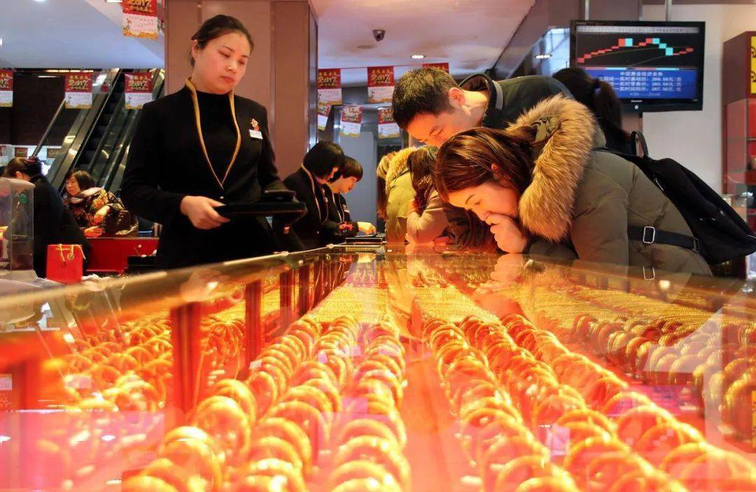 90后疯狂买黄金,周大福涨了500亿2