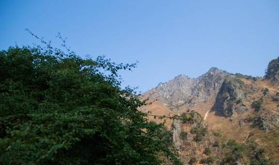 原创 路真是远！开了三天车，走了两千公里，我们终于第一次见到了怒江14