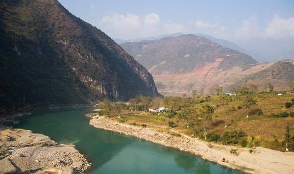 原创 路真是远！开了三天车，走了两千公里，我们终于第一次见到了怒江16