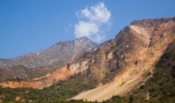 原创 路真是远！开了三天车，走了两千公里，我们终于第一次见到了怒江10