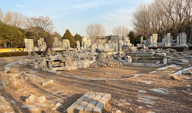 原创 冬季的北京圆明园,安逸清净,充满了荒凉,有人说这样才好看5