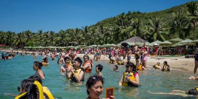 原创 肆无忌惮用中文写“不欢迎”中国游客,还搞区别对待,今凉的很透3