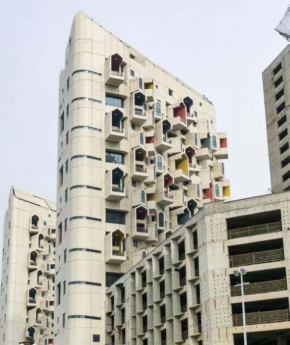 原创 当地人称它最“丑”楼，花5.5亿名家设计，是不懂欣赏还是真丑？2