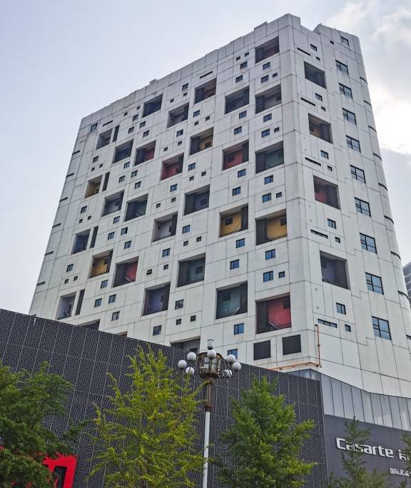 原创 当地人称它最“丑”楼，花5.5亿名家设计，是不懂欣赏还是真丑？4