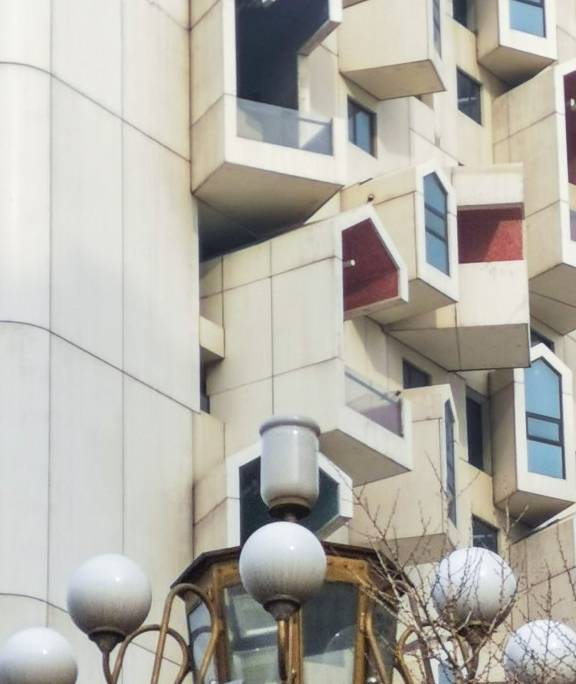 原创 当地人称它最“丑”楼，花5.5亿名家设计，是不懂欣赏还是真丑？6