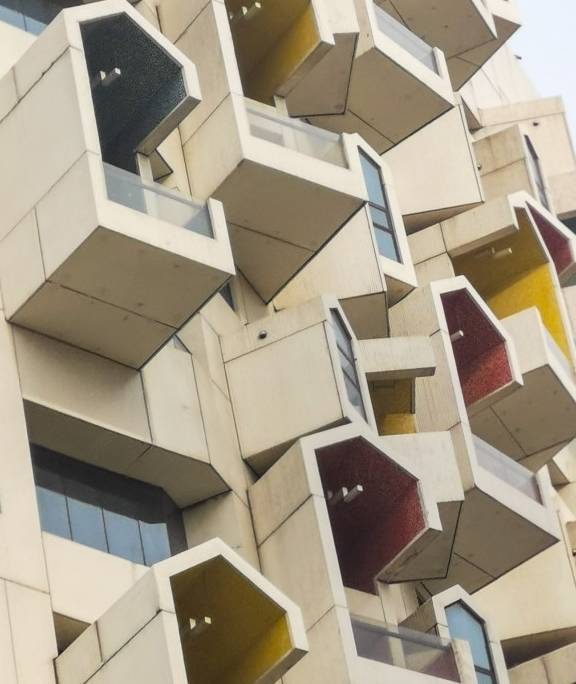 原创 当地人称它最“丑”楼，花5.5亿名家设计，是不懂欣赏还是真丑？8