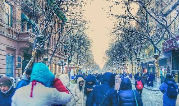 原创 哈尔滨中央大街,被誉为“中国第一街”,这话没毛病2