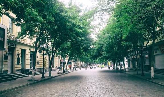 原创 哈尔滨中央大街,被誉为“中国第一街”,这话没毛病3