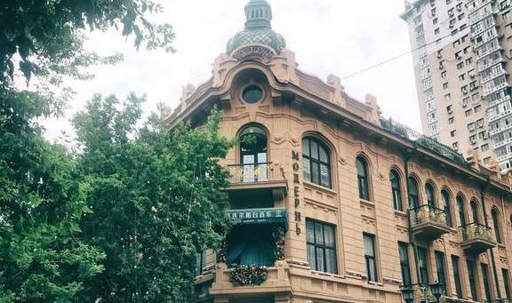 原创 哈尔滨中央大街,被誉为“中国第一街”,这话没毛病9