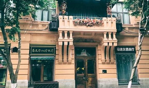 原创 哈尔滨中央大街,被誉为“中国第一街”,这话没毛病10