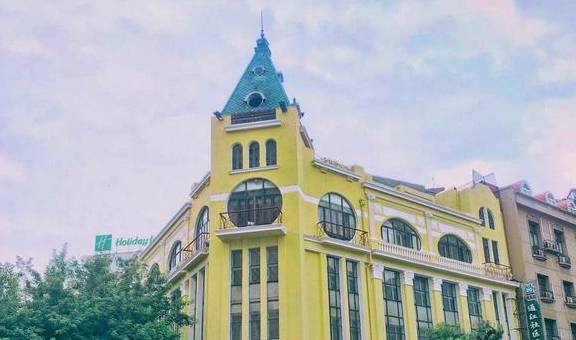 原创 哈尔滨中央大街,被誉为“中国第一街”,这话没毛病18