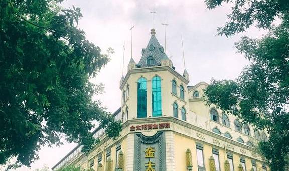 原创 哈尔滨中央大街,被誉为“中国第一街”,这话没毛病25