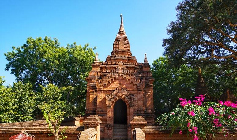 原创 奇葩的审美,这个民族以脖子长为美,脖子上项圈,一生只取下3次2