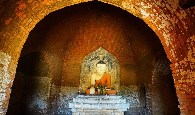 原创 奇葩的审美,这个民族以脖子长为美,脖子上项圈,一生只取下3次3