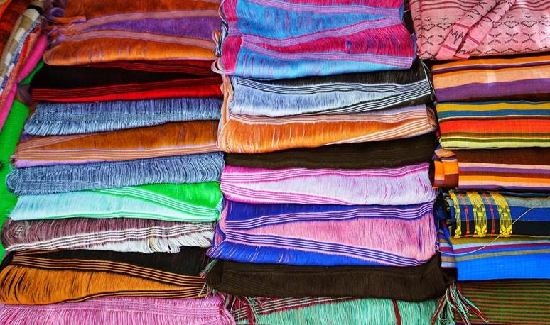 原创 奇葩的审美,这个民族以脖子长为美,脖子上项圈,一生只取下3次7