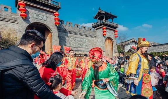 原创 不出常州,茅山脚下过新年,东方盐湖城年俗游抢占本地度假C位1