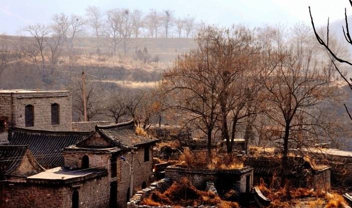 原创 一连3起贪腐案，到底是谁在偷三只松鼠?1