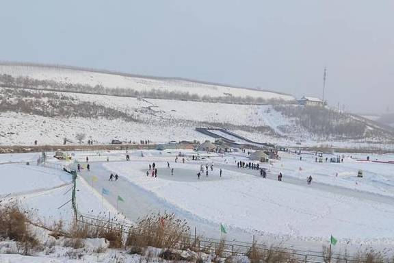 原创 乌鲁木齐市区内最大冰雪游乐项目嗨起来!15个项目玩的就是心跳3
