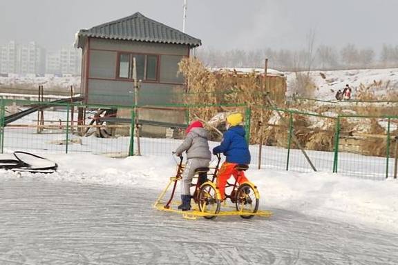 原创 乌鲁木齐市区内最大冰雪游乐项目嗨起来!15个项目玩的就是心跳13
