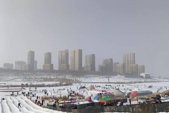 原创 乌鲁木齐市区内最大冰雪游乐项目嗨起来!15个项目玩的就是心跳6
