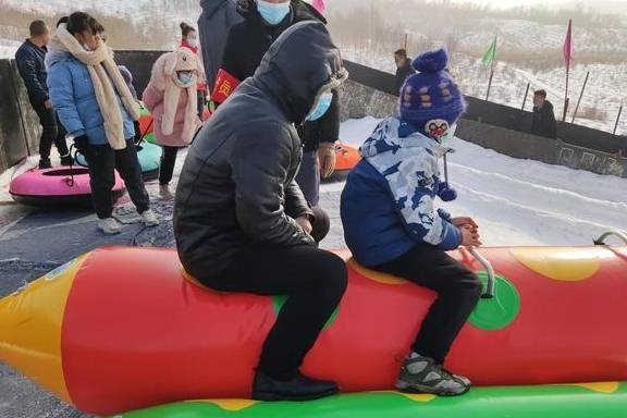 原创 乌鲁木齐市区内最大冰雪游乐项目嗨起来!15个项目玩的就是心跳10