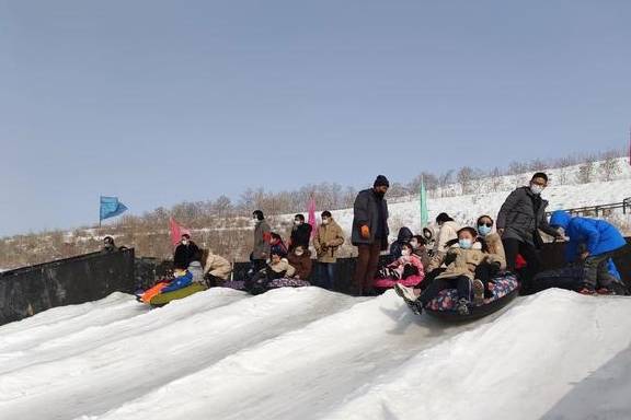 原创 乌鲁木齐市区内最大冰雪游乐项目嗨起来!15个项目玩的就是心跳17