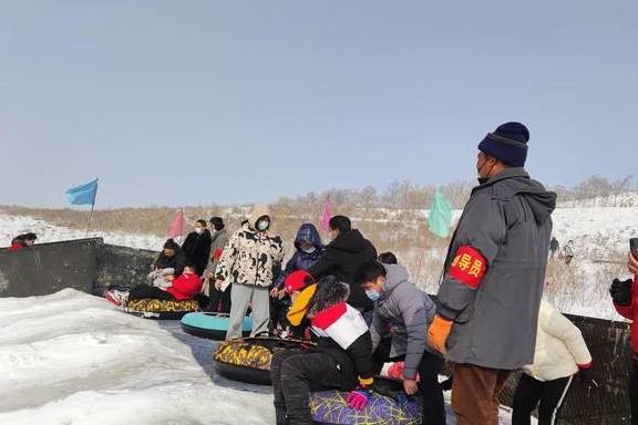 原创 乌鲁木齐市区内最大冰雪游乐项目嗨起来!15个项目玩的就是心跳19