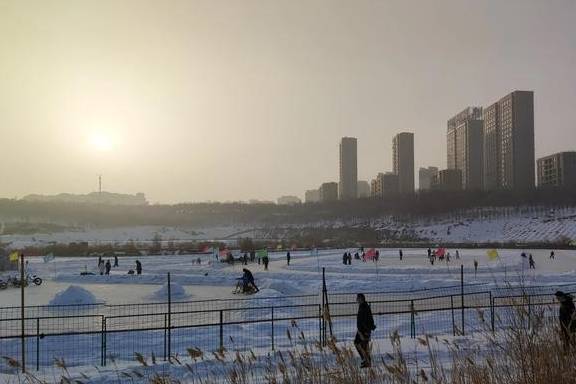 原创 乌鲁木齐市区内最大冰雪游乐项目嗨起来!15个项目玩的就是心跳20