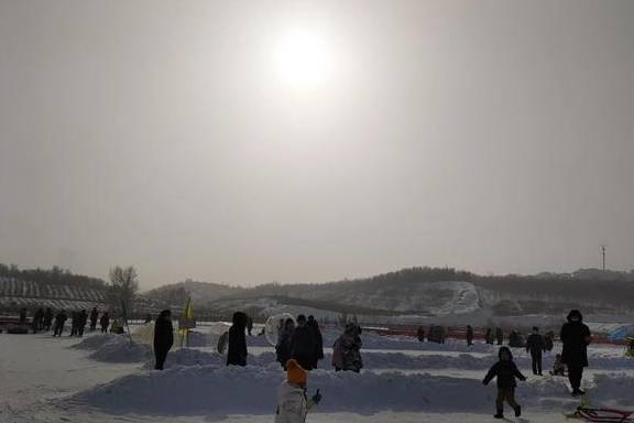 原创 乌鲁木齐市区内最大冰雪游乐项目嗨起来!15个项目玩的就是心跳21