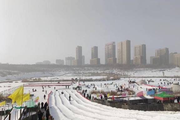 原创 乌鲁木齐市区内最大冰雪游乐项目嗨起来!15个项目玩的就是心跳23