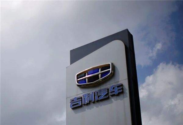 蔚来回应造手机传闻，未明确否认，88%的网友不看好车企造手机2