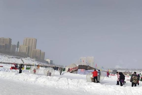 原创 乌鲁木齐市区内最大冰雪游乐项目嗨起来!15个项目玩的就是心跳26