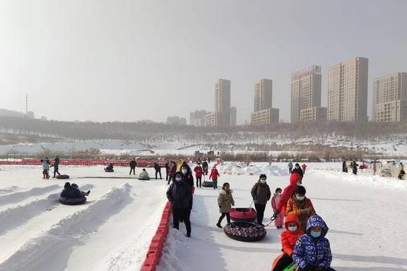 原创 乌鲁木齐市区内最大冰雪游乐项目嗨起来!15个项目玩的就是心跳27