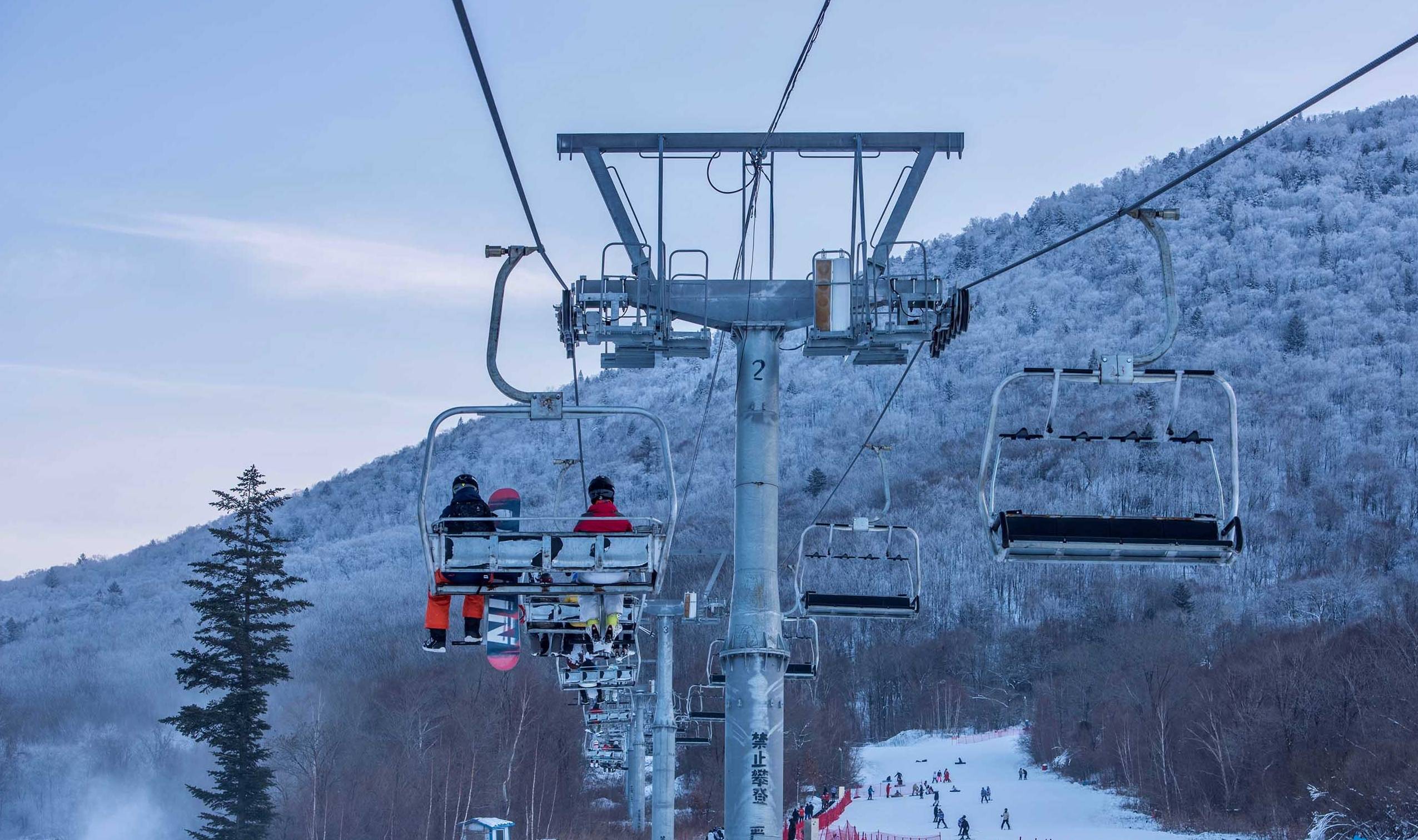 原创 吉林滑雪巨好玩,这个雪场雪道好雪质佳,滑雪体验不比瑞士差6