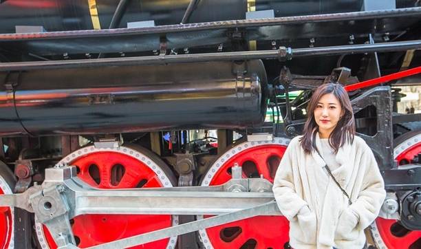 原创 石家庄有一条火车头步行街,火车开进了闹市,成为了网红打卡地2