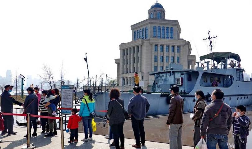 原创 汉口江滩新春游:登名艇 参观武汉横渡长江博物馆“镇馆之宝”2